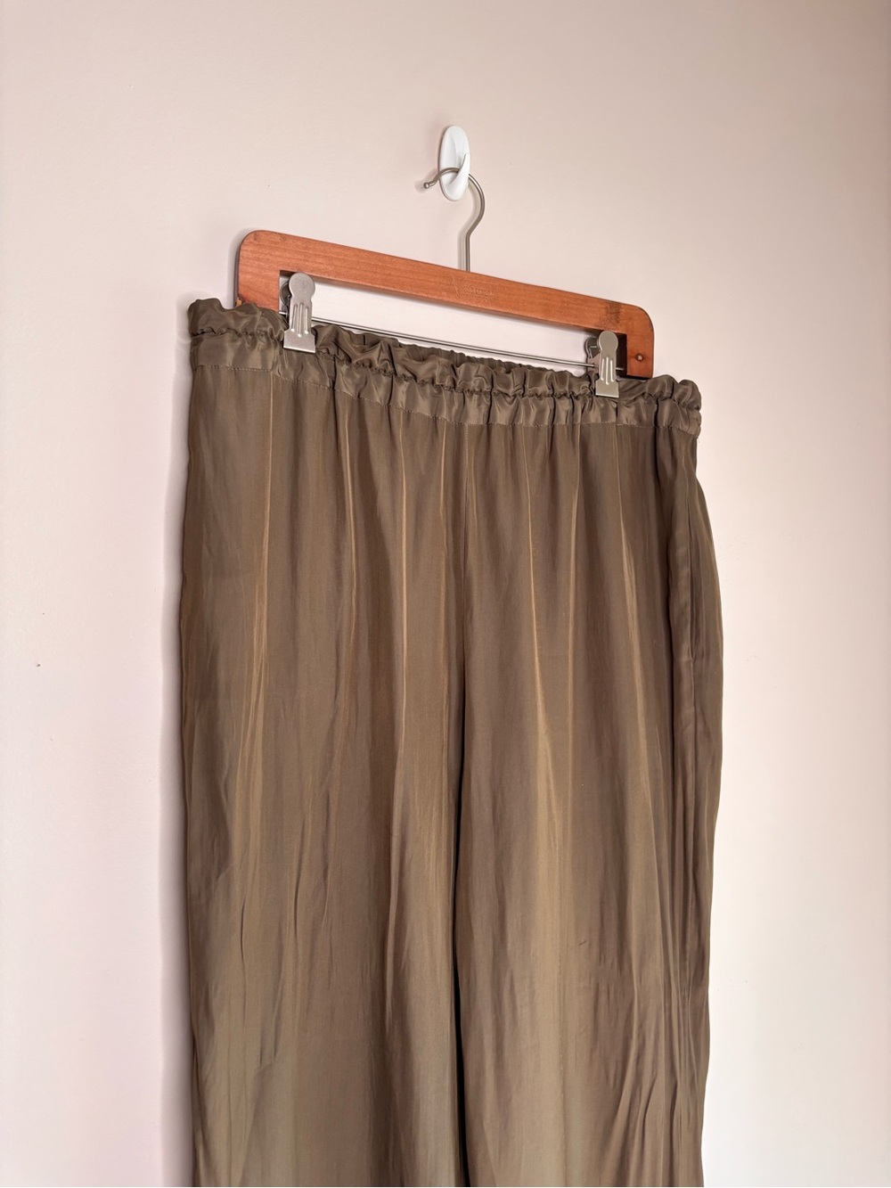 Babaton Wide Leg Satin Pants High Rise Pull On Dark Olive Size XL - Picture 9 of 10